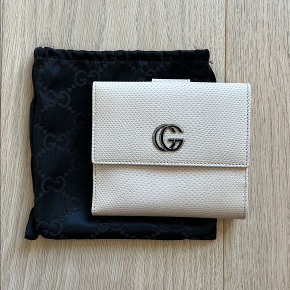 Gucci wallet in beige leather